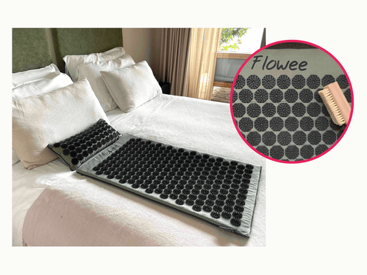 Flowee spijkermat op bed en een close-up hoe schoon te maken