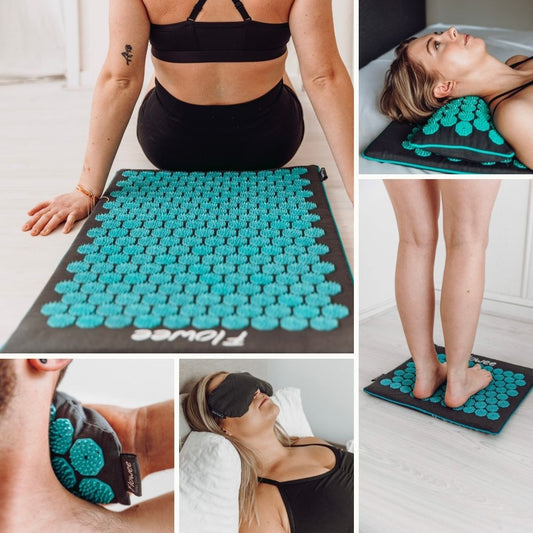 Collage met verschillende toepassingen van de grijs-zeegroene Flowee Relaxset met spijkermat, spijkerkussen, massagehand en oogkussen.