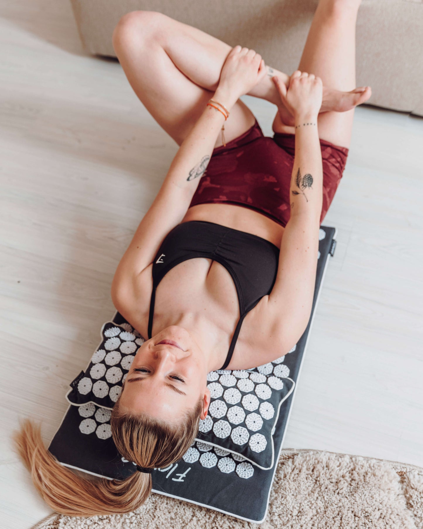 Relaxset Luxe - Spijkermat ECO met oogkussen - Grijs met wit