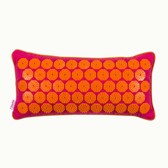 Flowee spijkermat kussen fuchsia met oranje voorkant