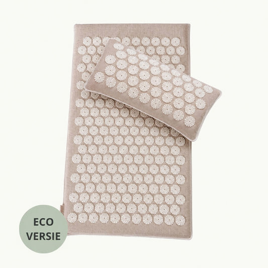 Flowee Eco spijkermat set in zandkleur met bijpassend spijkerkussen en witte spikes.