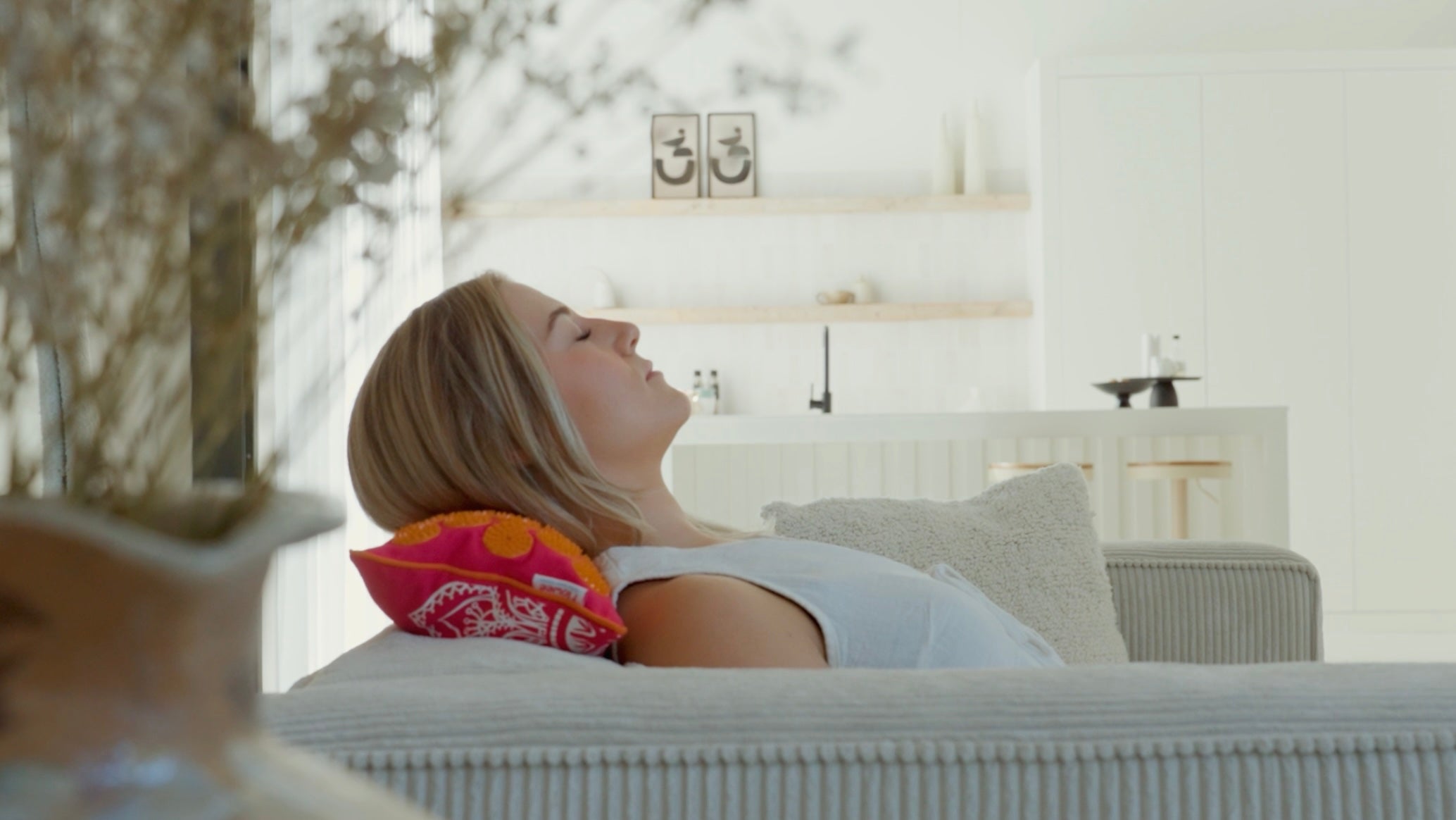 Video laden: Video over het gebruik van een Flowee spijkermat kussen