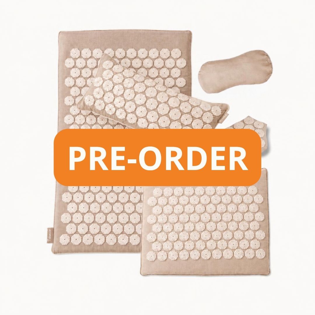 Flowee Spijkermat ECO Relaxset Zand gemaakt van jute. Met spijkermat, spijkerkussen, massagehand en oogkussen. Pre-order.