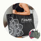Zwarte Flowee spijkermat tas met mandalaprint, verkrijgbaar in verschillende kleuren.