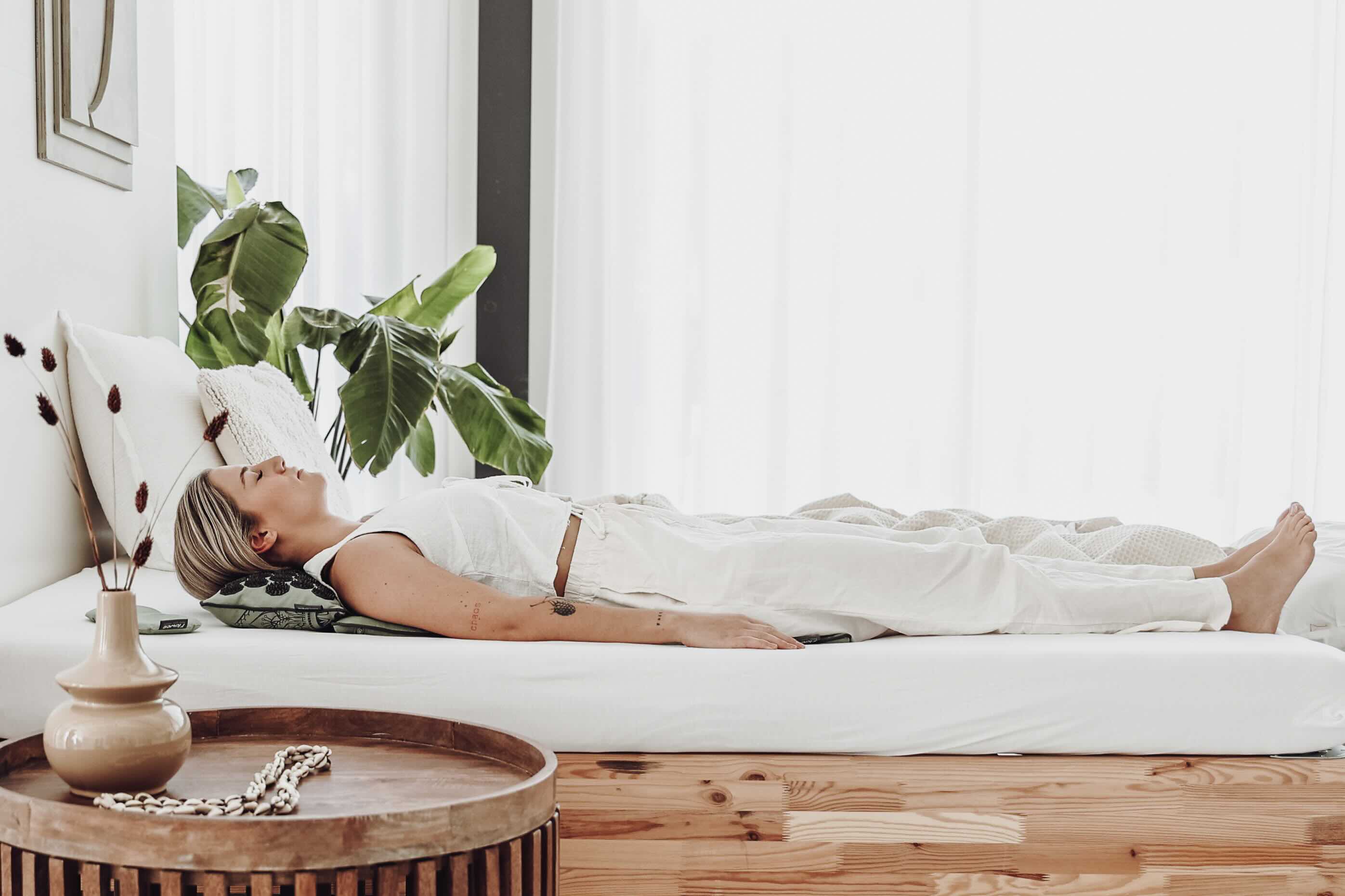 Video laden: Video gebruik Flowee Spijkermat Set op bed