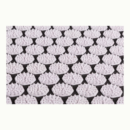 Flowee spijkermat kussen grijs wit detailfoto spike